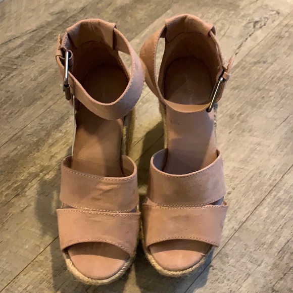 Universal Thread Wedges from Target - Picture 4 of 7